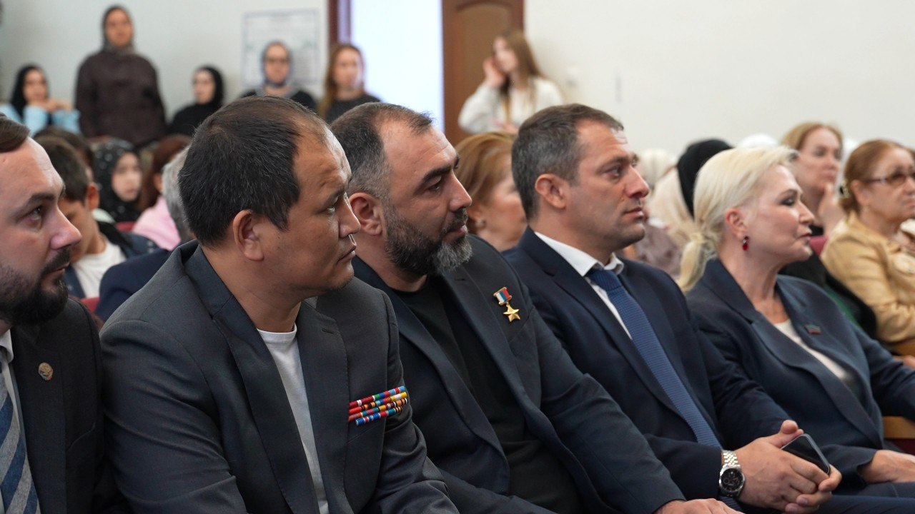 🇷🇺 Живой разговор о Родине, воинском долге и ответственности с лекторами Российского общества «Знание».